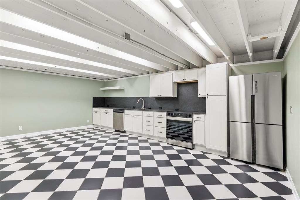 306 S Walton St - Photo 7 of 40