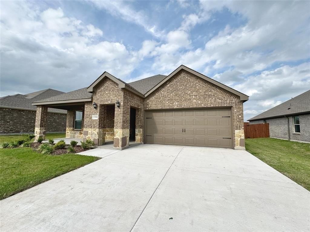 390 Zenyetta Dr - Photo 4 of 19