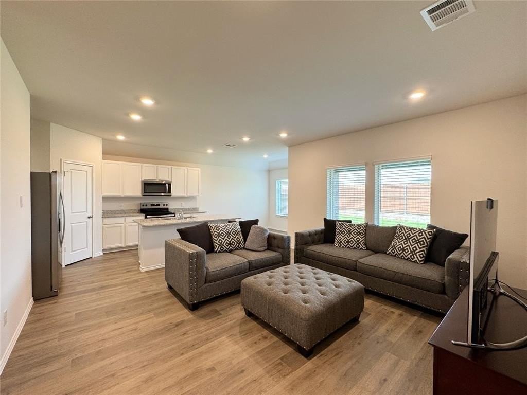 390 Zenyetta Dr - Photo 5 of 19