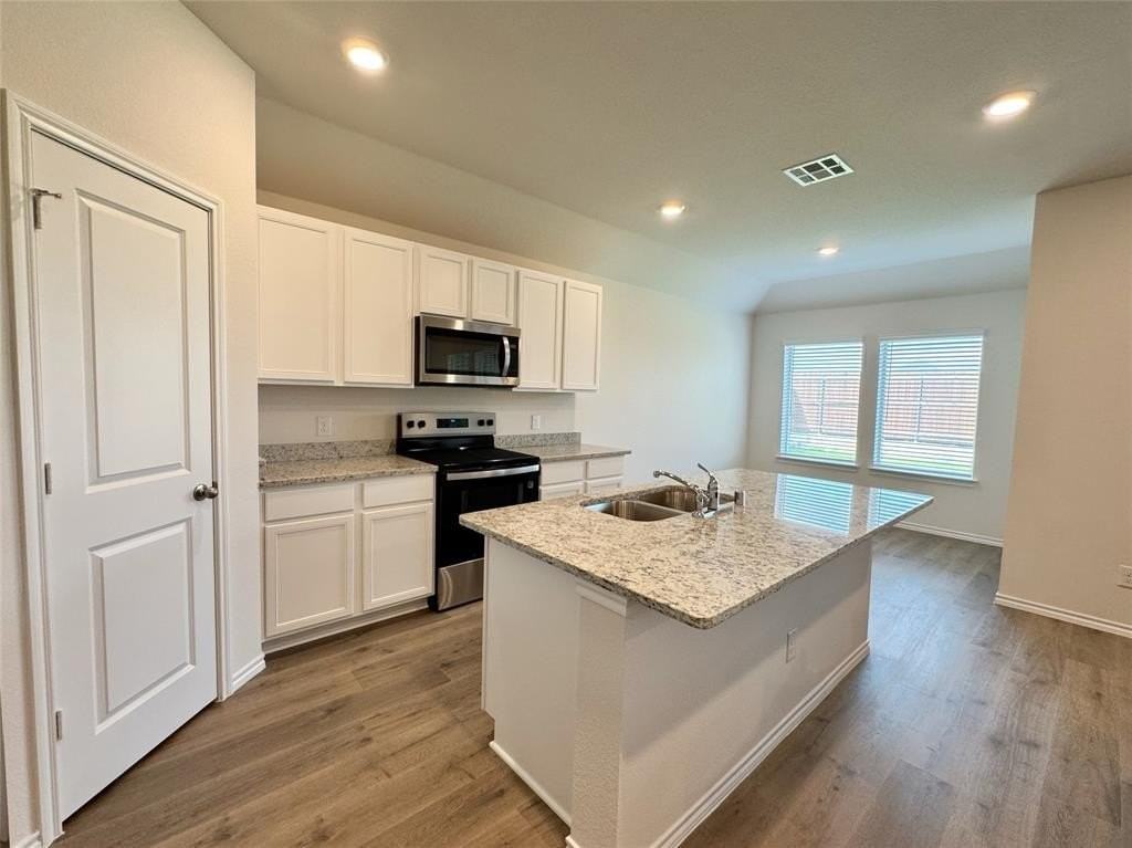 390 Zenyetta Dr - Photo 7 of 19