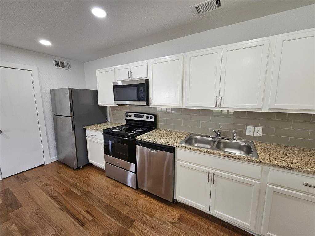 2402 Housley Dr - Photo 3 of 27