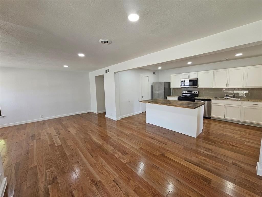 2402 Housley Dr - Photo 4 of 27