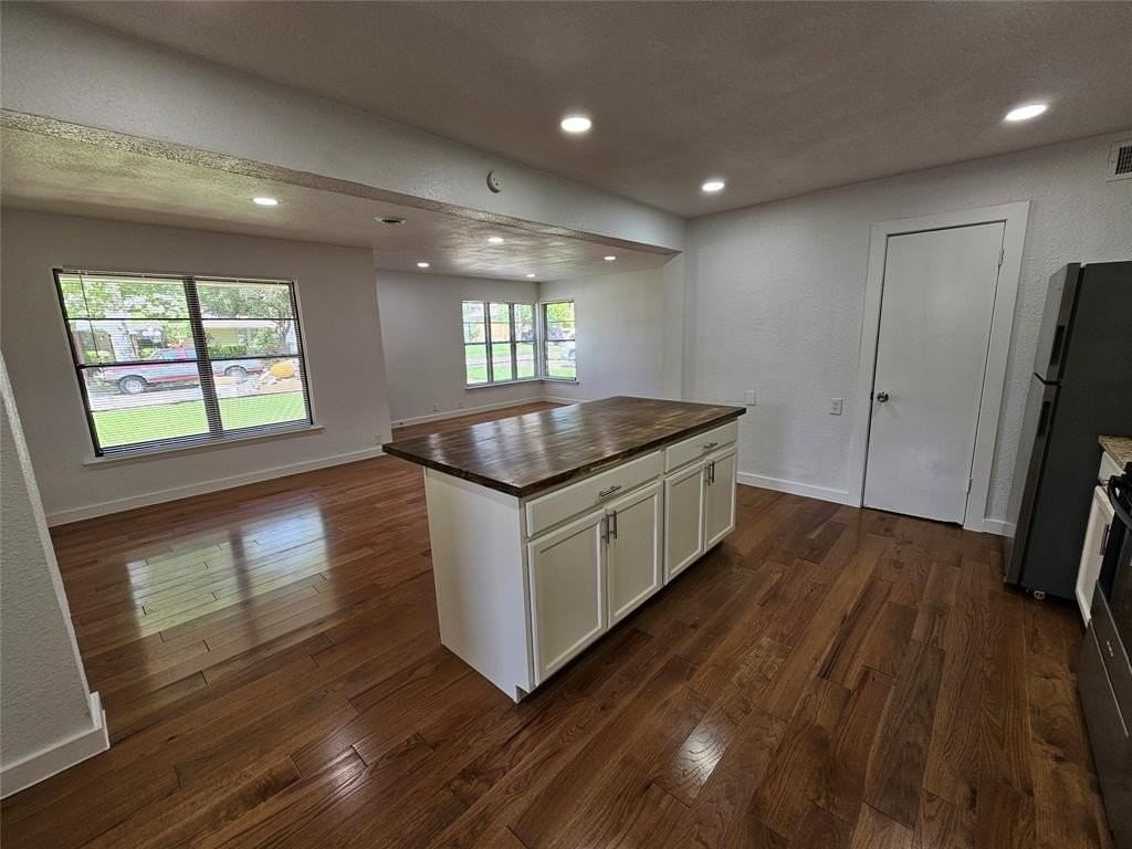 2402 Housley Dr - Photo 5 of 27