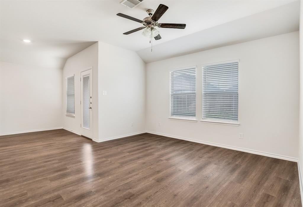 1111 Dewy Glen Ln - Photo 4 of 18
