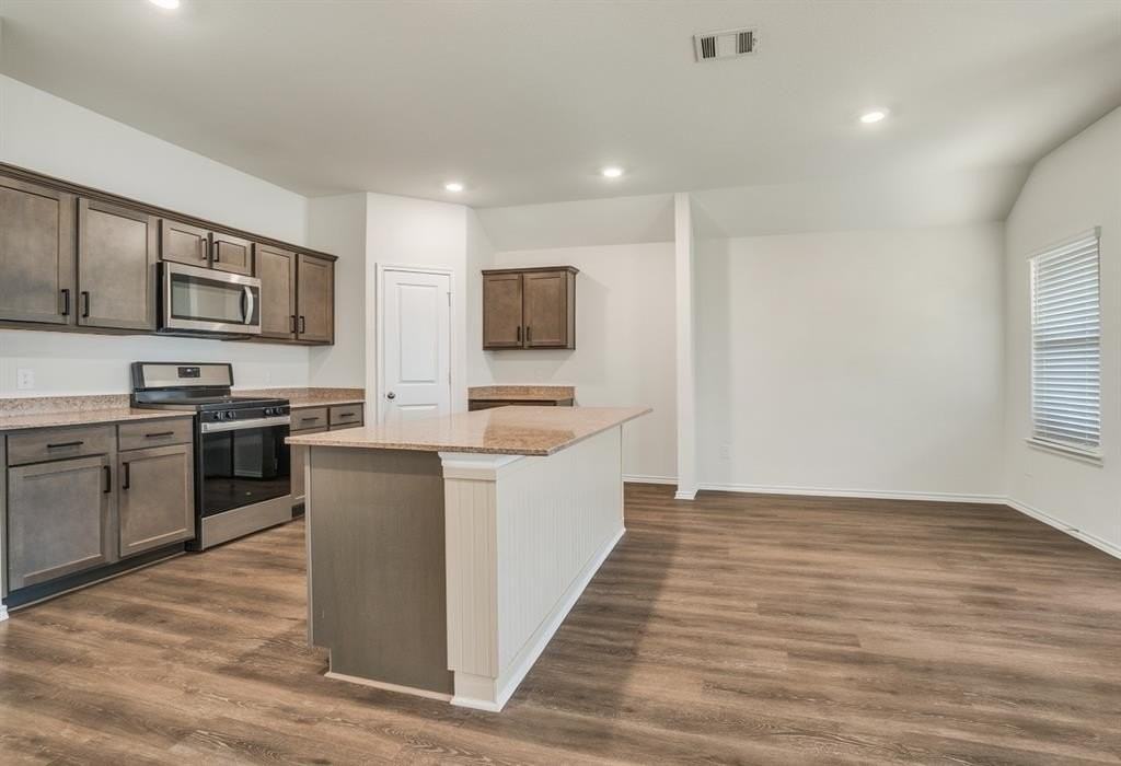 1111 Dewy Glen Ln - Photo 6 of 18