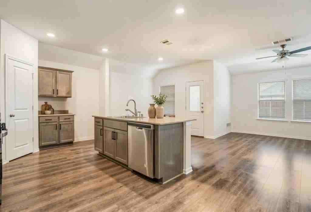 1111 Dewy Glen Ln - Photo 7 of 18