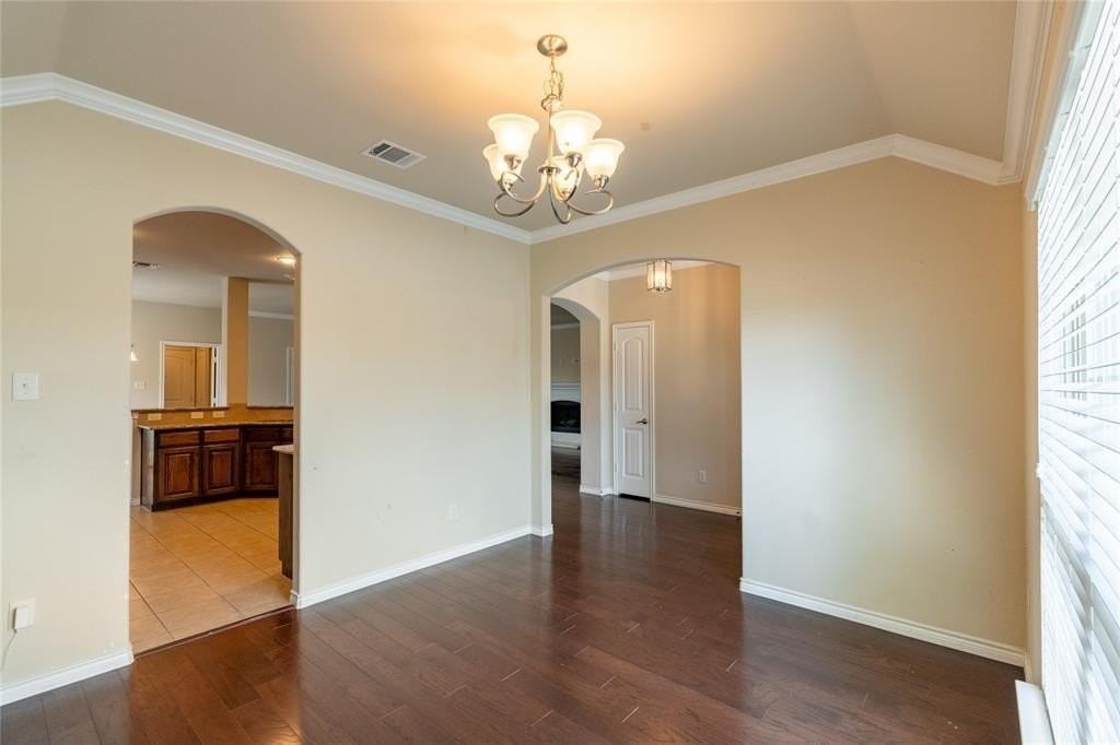 1112 Hidden Creek Dr - Photo 4 of 33