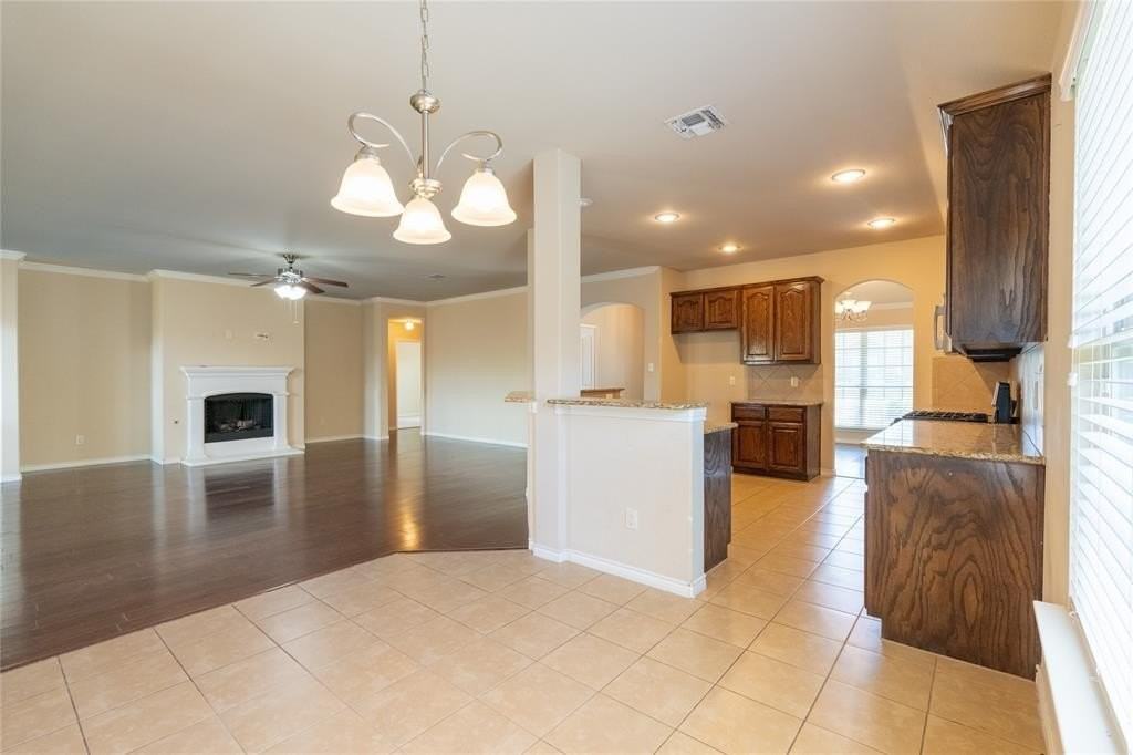 1112 Hidden Creek Dr - Photo 7 of 33