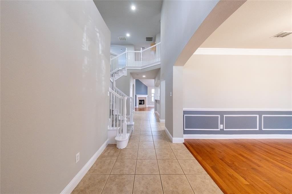 1067 Valley Vista Dr - Photo 3 of 36