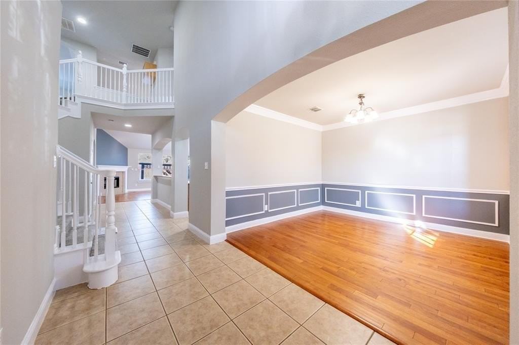 1067 Valley Vista Dr - Photo 4 of 36