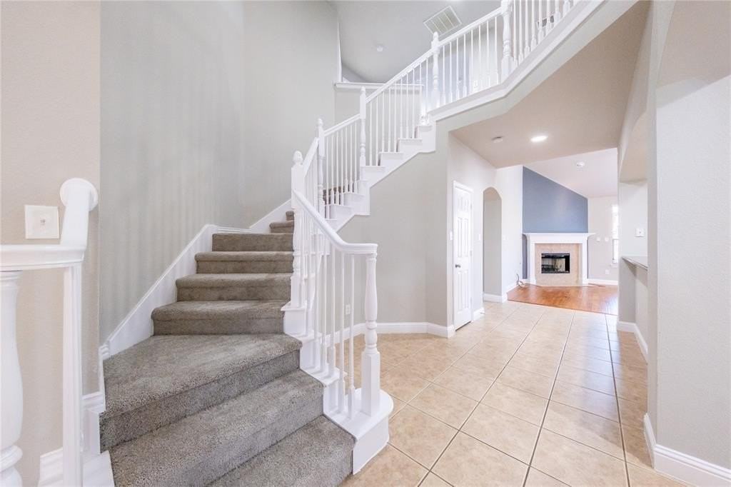 1067 Valley Vista Dr - Photo 6 of 36