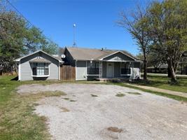 featured image of 300 W 4th St
