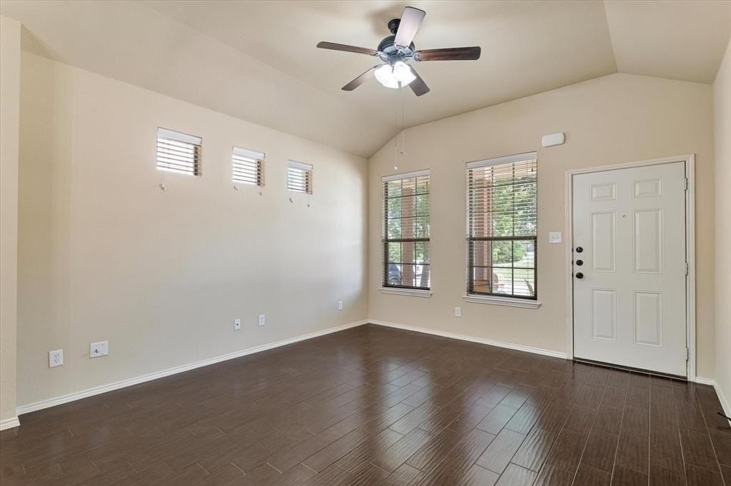 345 Orbit Dr - Photo 5 of 26