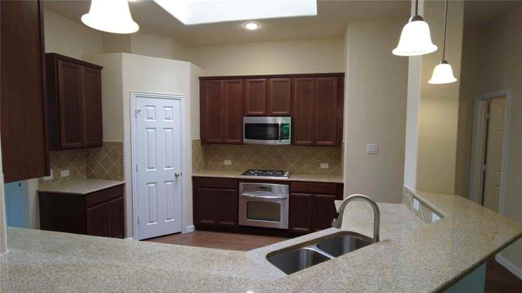 300 Dorset Ct - Photo 2 of 19