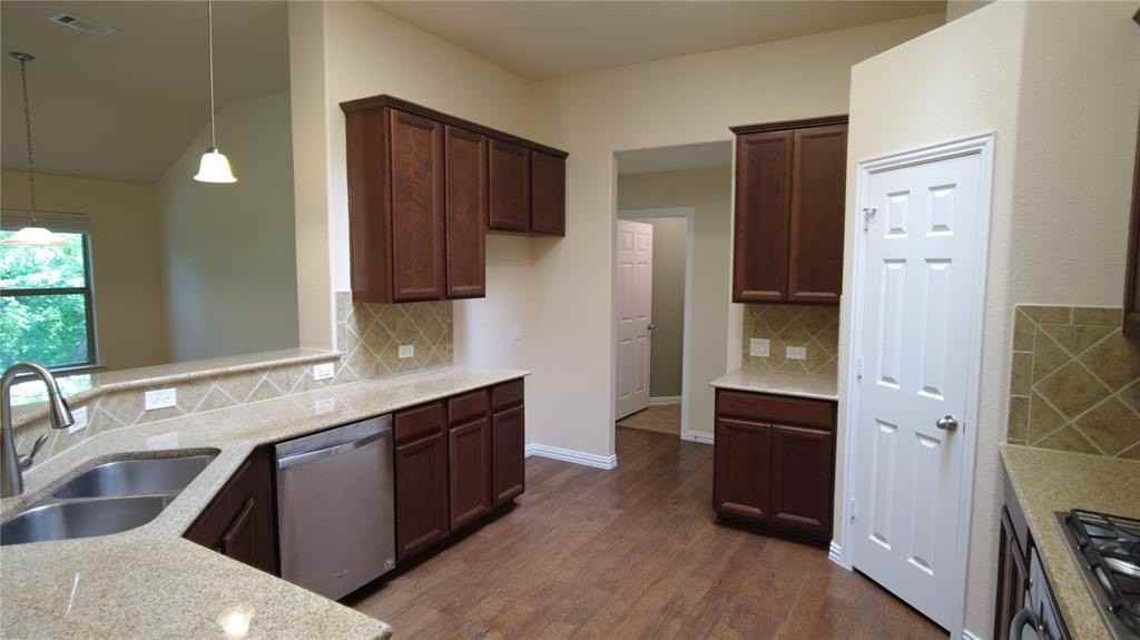 300 Dorset Ct - Photo 3 of 19