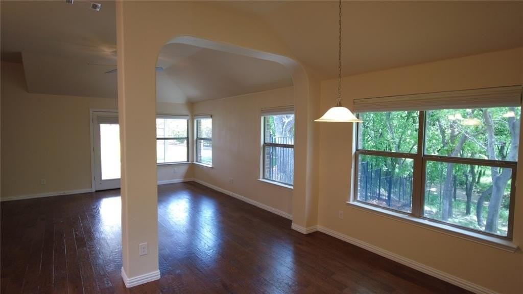 300 Dorset Ct - Photo 4 of 19