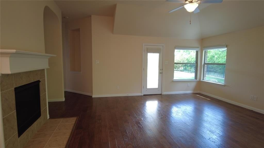 300 Dorset Ct - Photo 5 of 19