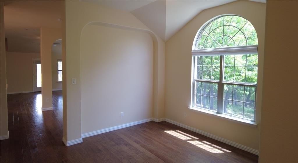 300 Dorset Ct - Photo 6 of 19