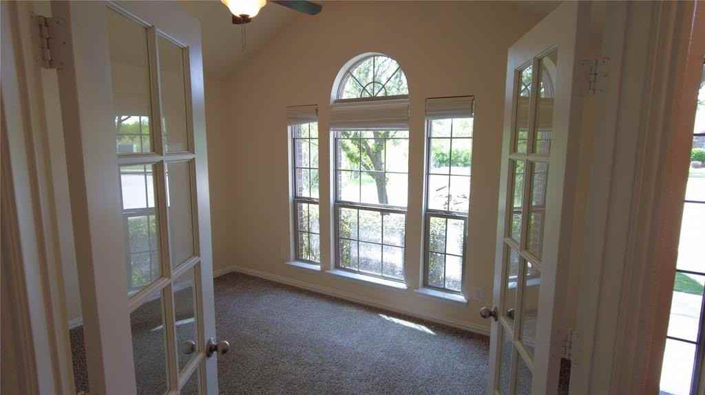 300 Dorset Ct - Photo 7 of 19