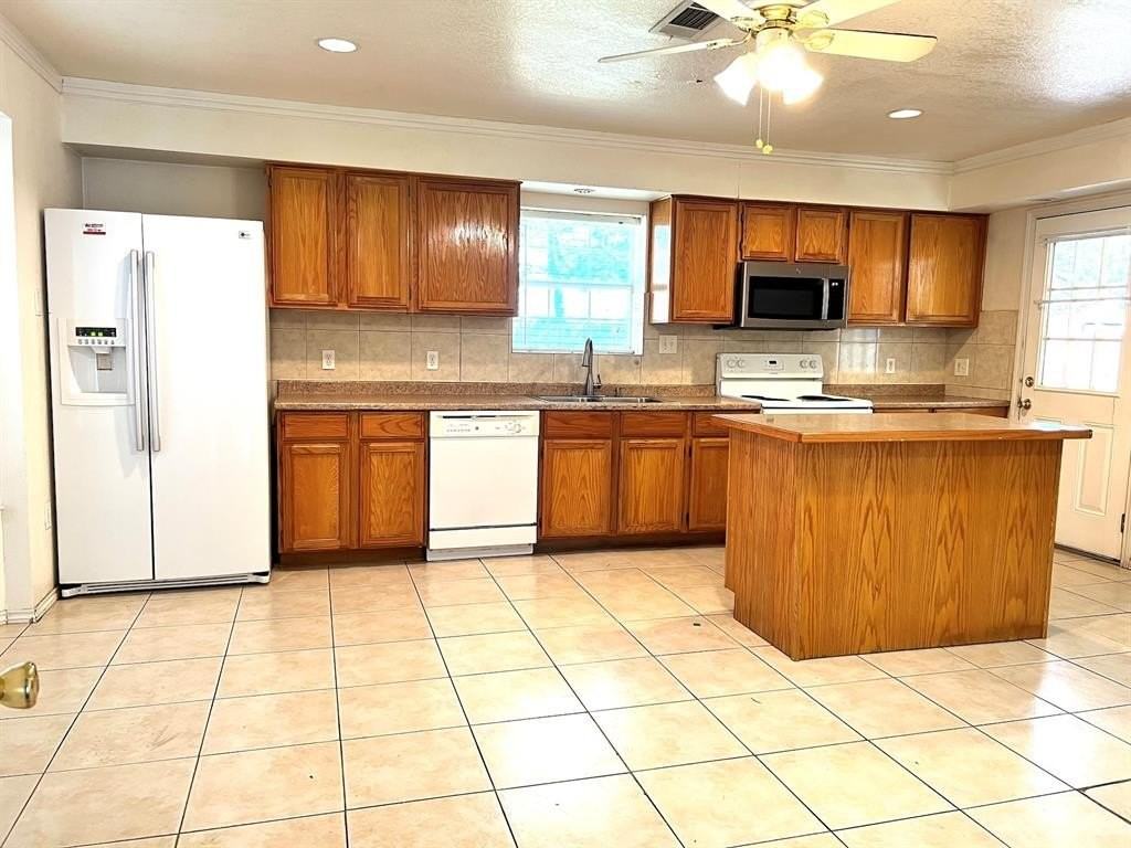 6704 Spoonwood Ln - Photo 5 of 17