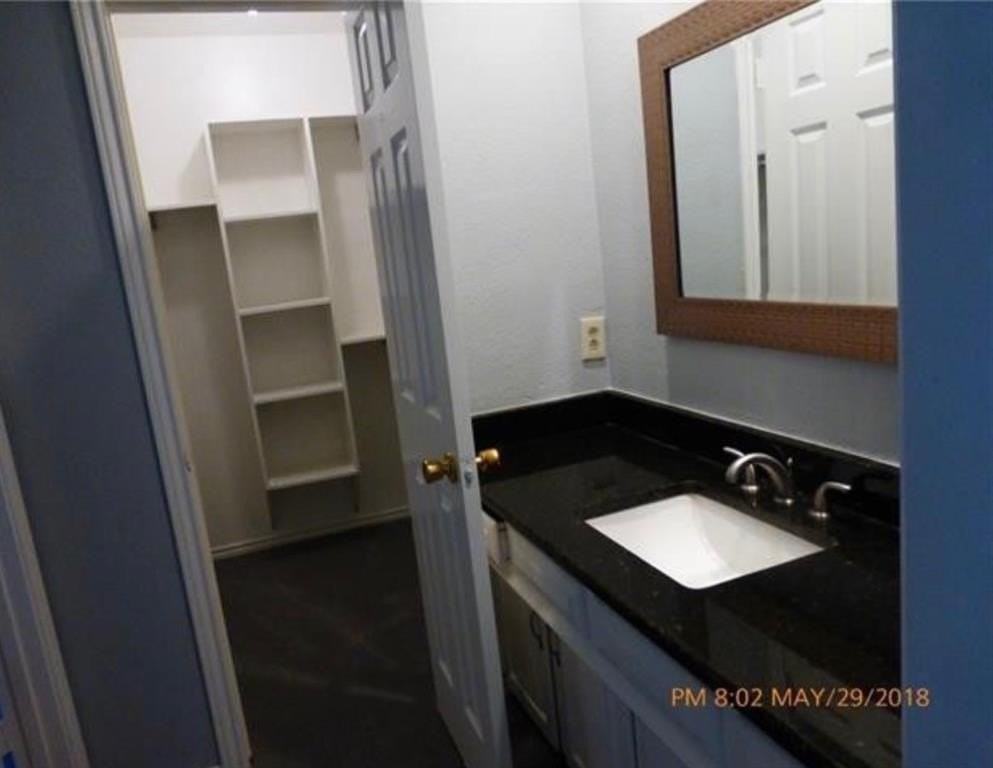 16325 Lauder Ln - Photo 3 of 34