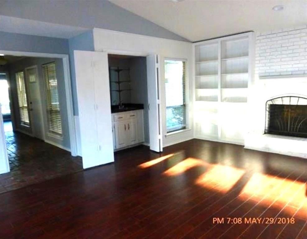 16325 Lauder Ln - Photo 7 of 34