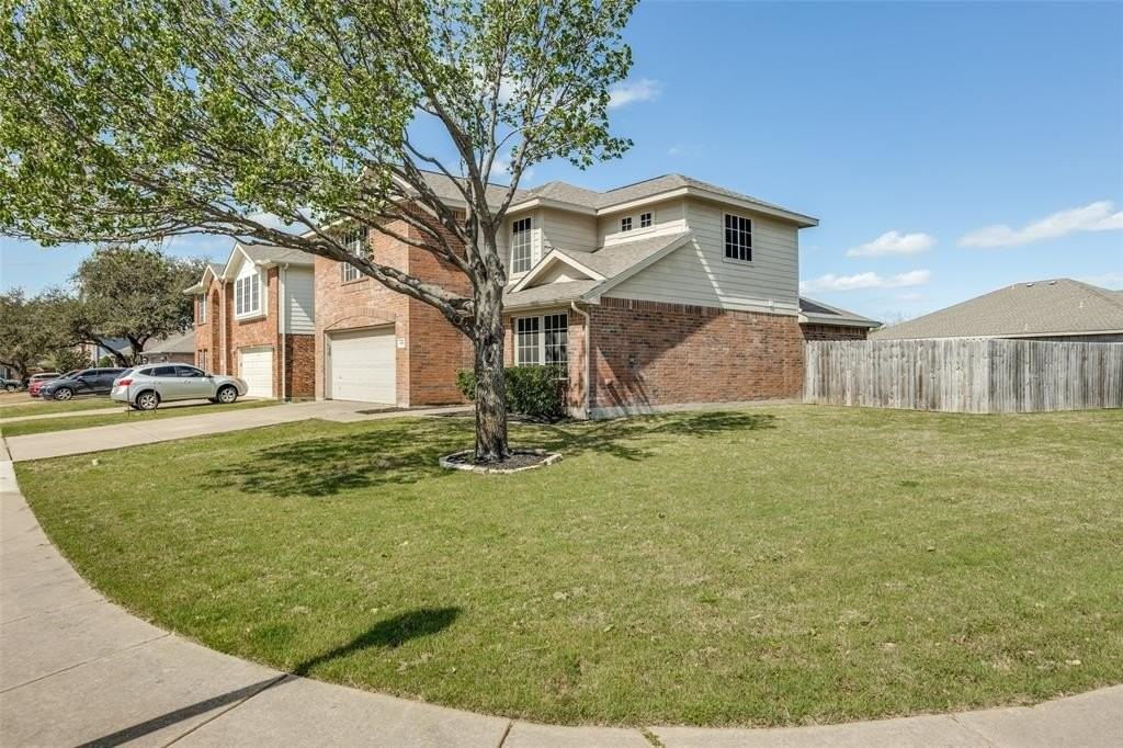 404 Oxford Dr - Photo 3 of 25