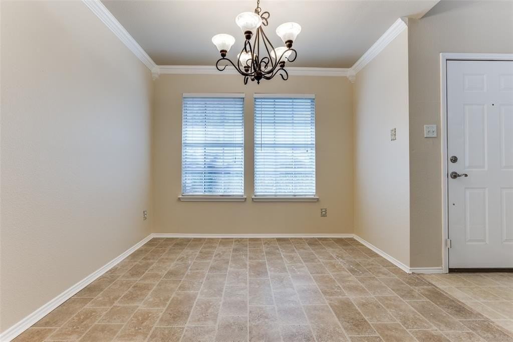 404 Oxford Dr - Photo 5 of 25