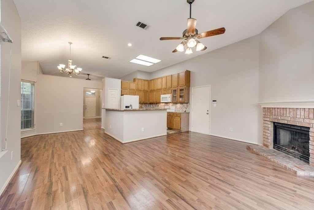 10104 Burgundy Dr - Photo 5 of 17