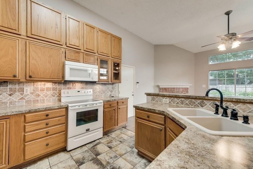 10104 Burgundy Dr - Photo 6 of 17