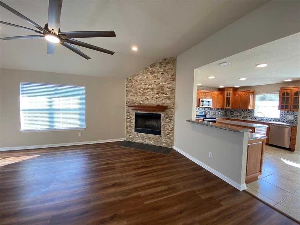 4002 Goliad Dr - Photo 5 of 40
