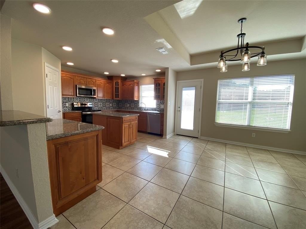 4002 Goliad Dr - Photo 6 of 40