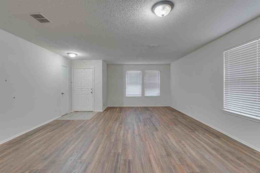 1428 Atkins St - Photo 4 of 15