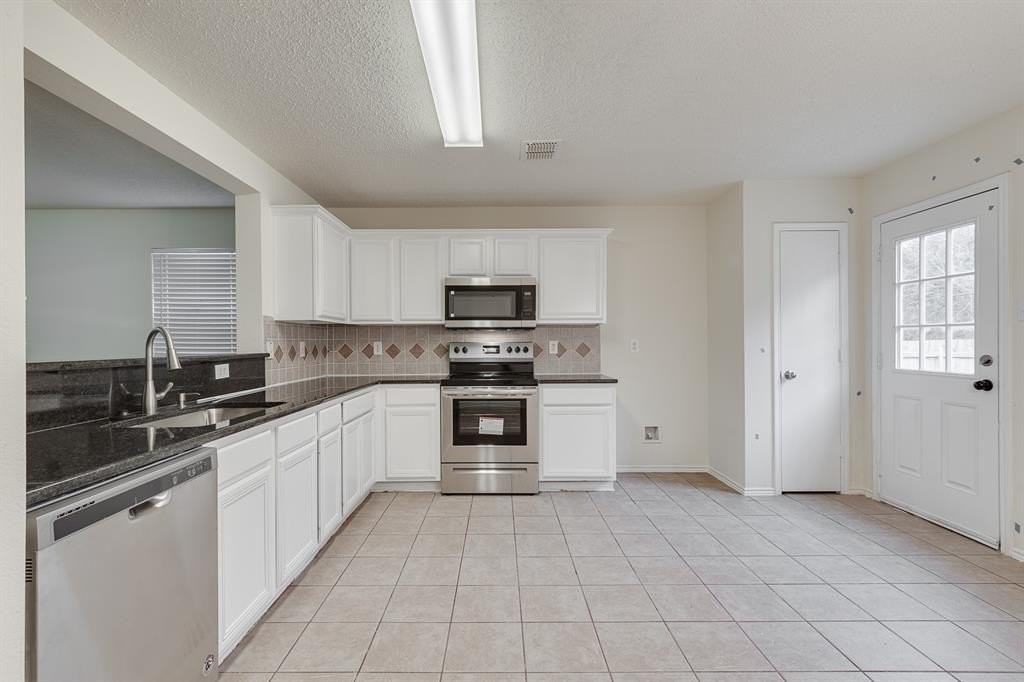 1428 Atkins St - Photo 7 of 15