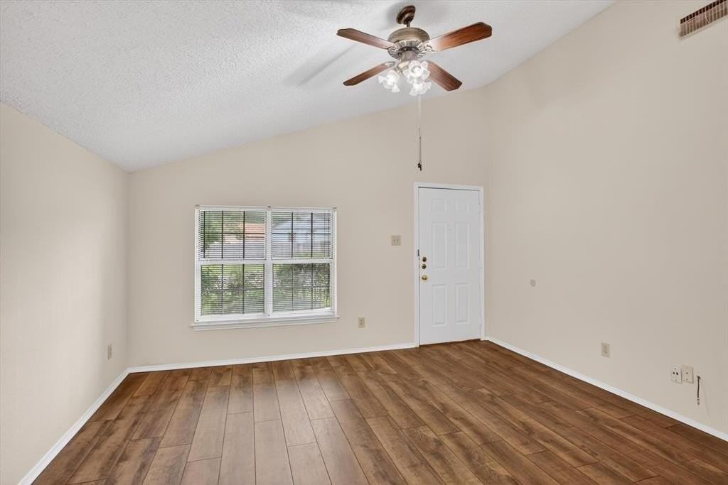 5009 Stage West Dr - Photo 3 of 15