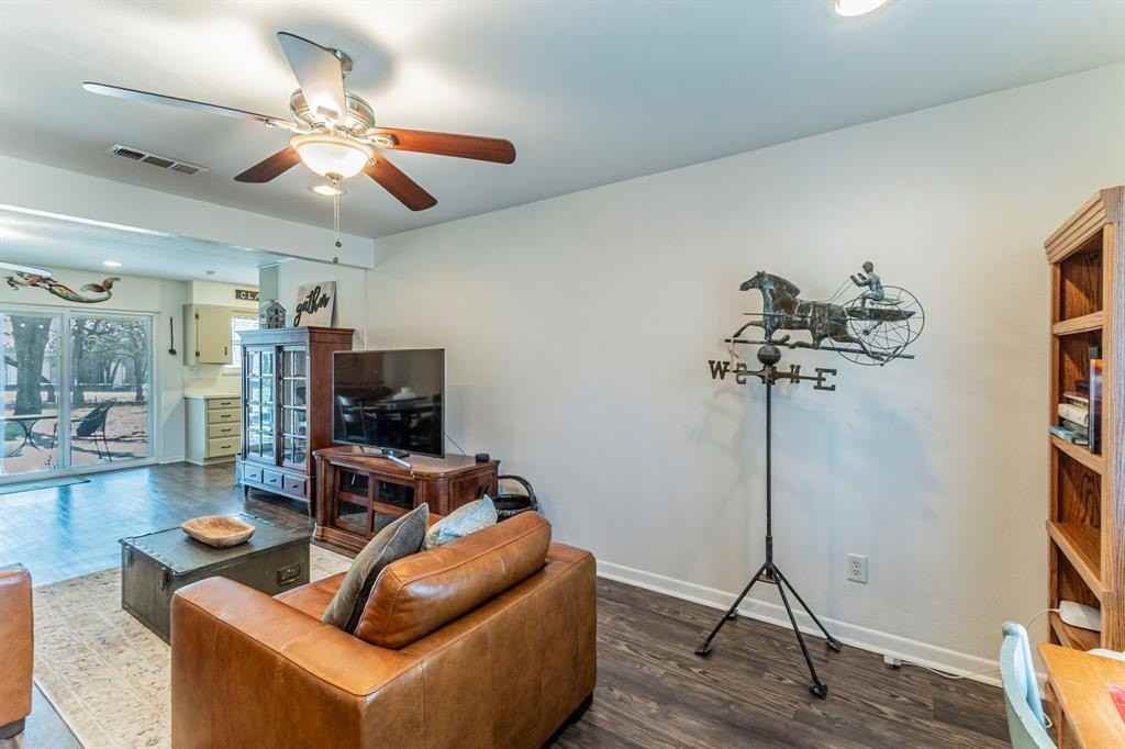 708 N Stewart St - Photo 2 of 25