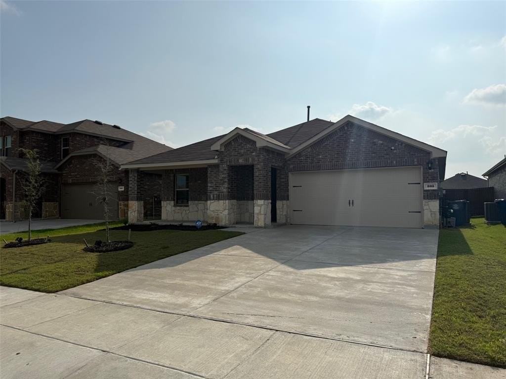 305 Charmed Way - Photo 2 of 36