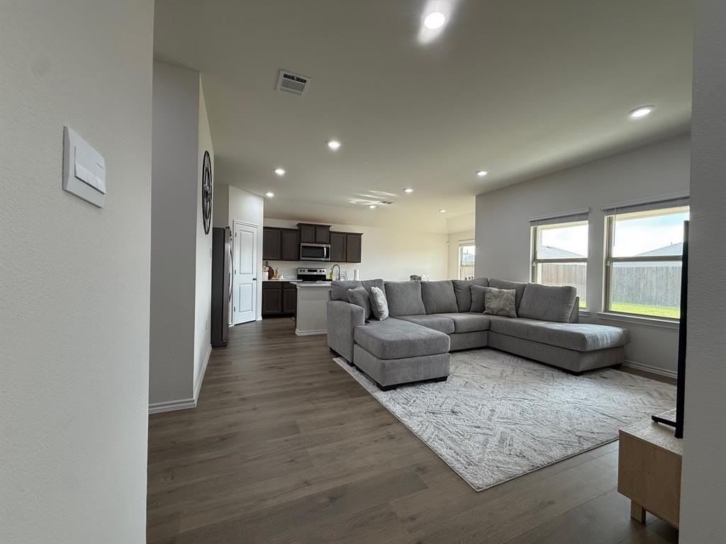 305 Charmed Way - Photo 4 of 36