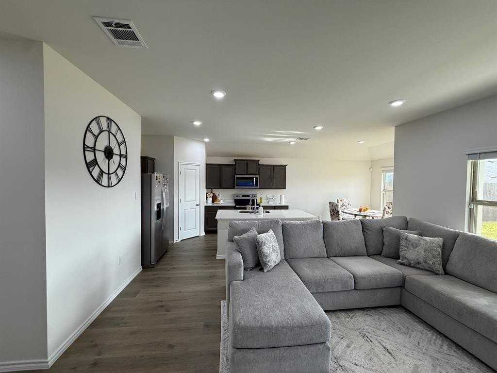 305 Charmed Way - Photo 5 of 36