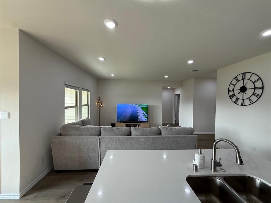 305 Charmed Way - Photo 6 of 36