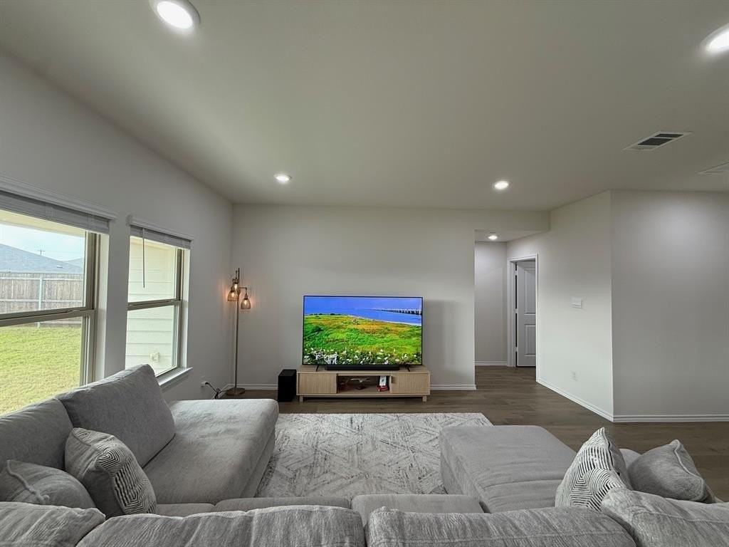305 Charmed Way - Photo 7 of 36