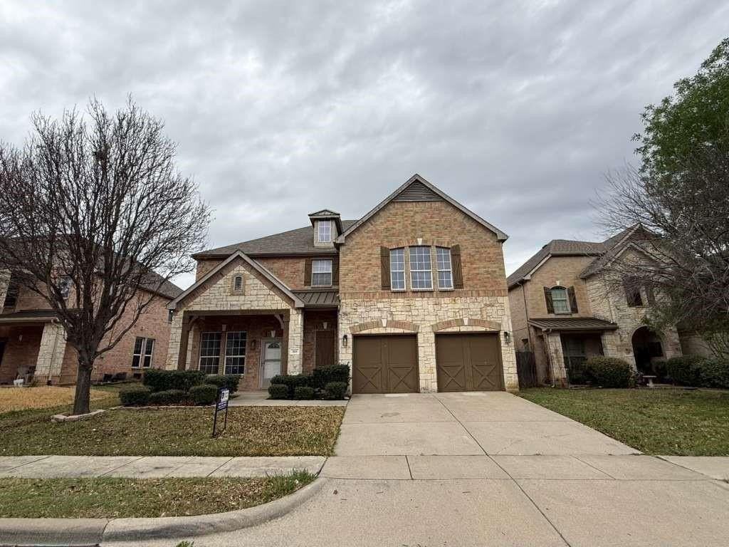 305 Moonlight Dr