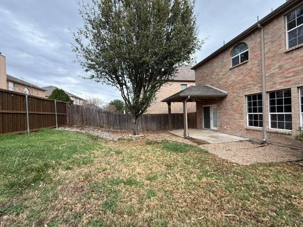 305 Moonlight Dr - Photo 2 of 22