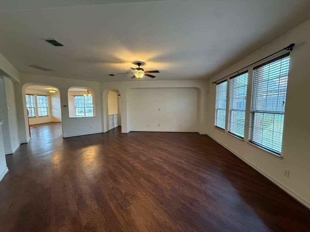 305 Moonlight Dr - Photo 6 of 22
