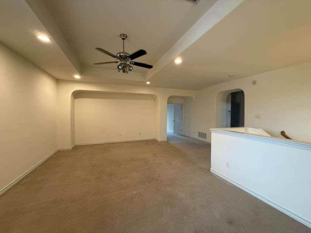 305 Moonlight Dr - Photo 7 of 22