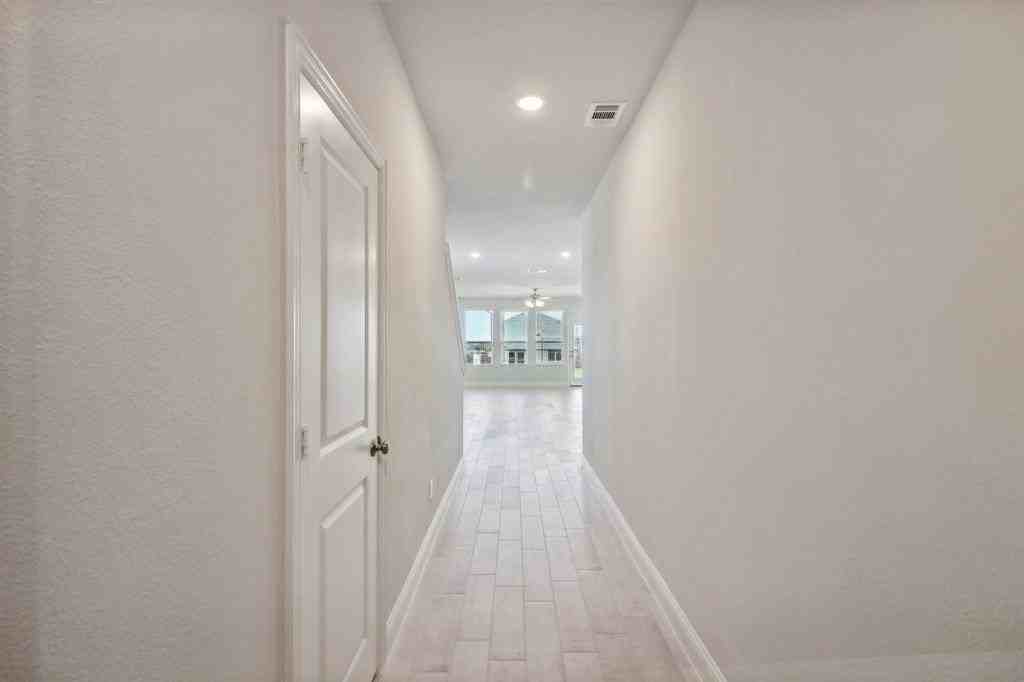 1016 Amenduni Ln - Photo 4 of 38