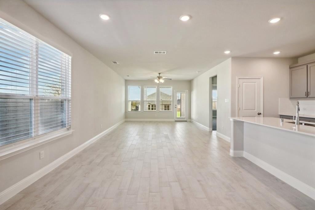 1016 Amenduni Ln - Photo 6 of 38