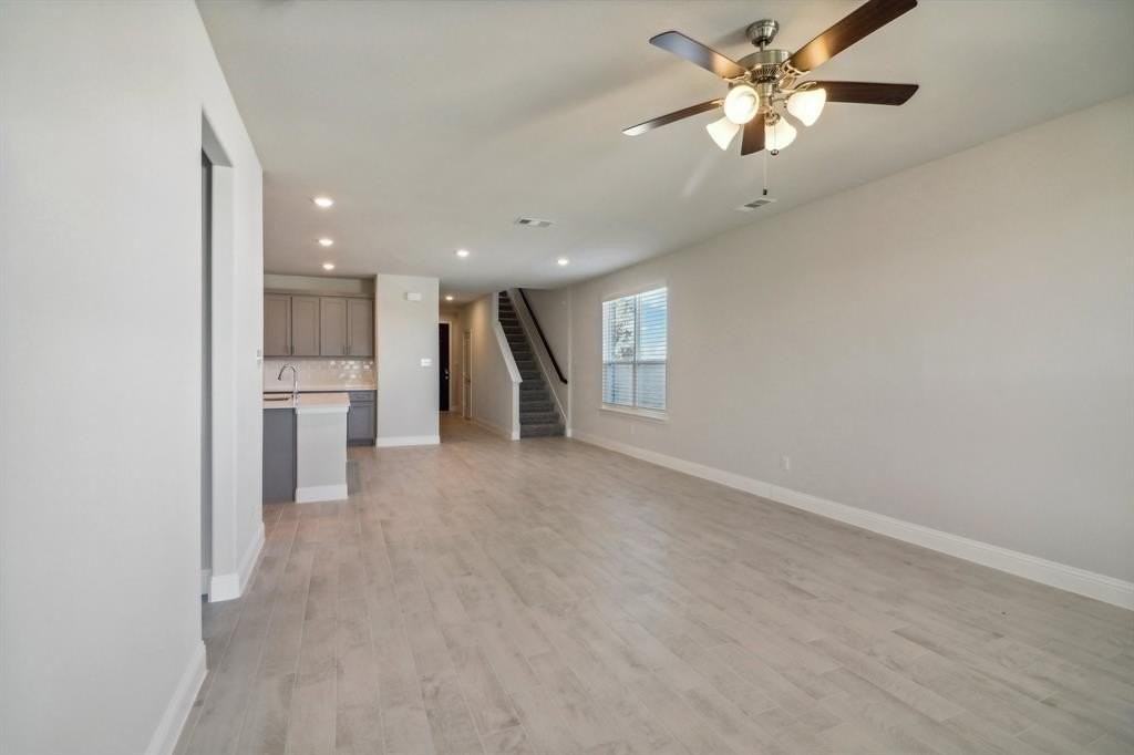 1016 Amenduni Ln - Photo 7 of 38