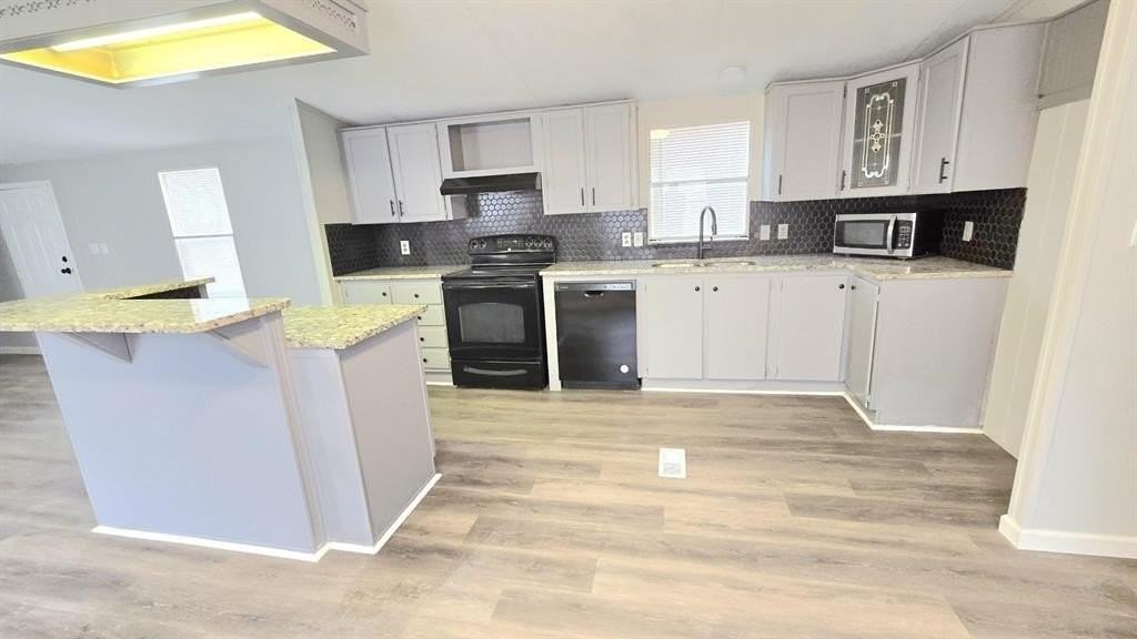 4253 Sun Dr - Photo 2 of 15