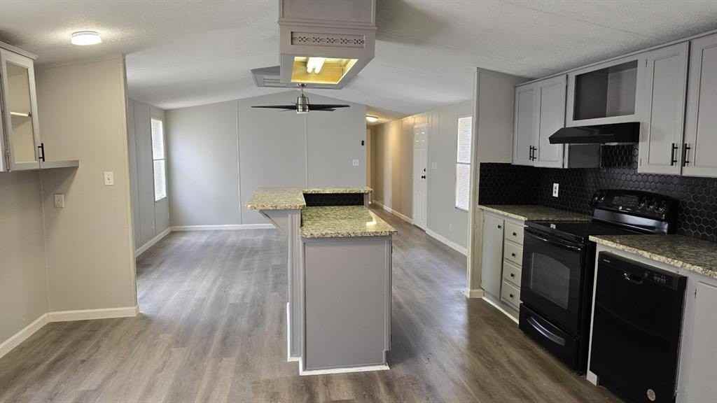 4253 Sun Dr - Photo 4 of 15